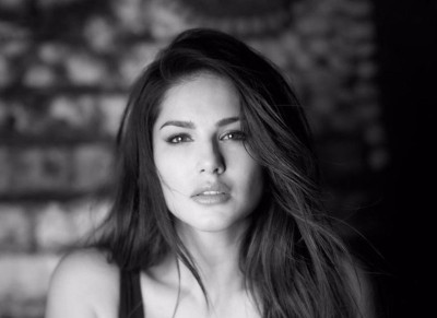 Sunny Leone looks stunning in her latest black and white Instagram pic 
