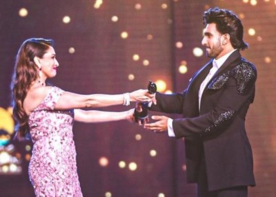 Ranveer Singh bags Filmfare Best Actor trophy, Gully Boy sweeps maximum honours