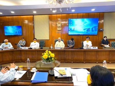 Amit Shah reviews COVID-19 Control Room ops, death toll in India touches 488
