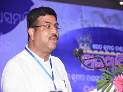 Mamata should attend tomorrow's KoPT function: Dharmendra Pradhan