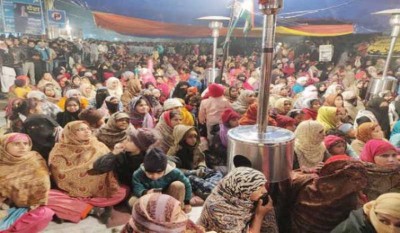 Shaheen Bagh women stop their march to Home Minister's house after assurance of meeting