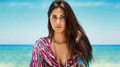 Bollywood beauty Katrina Kaif tests COVID-19 positive, isolates herself 