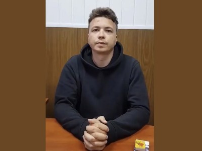 Belarus: Arrested journalist Roman Protasevich's family fears torture amid global condemnation of President