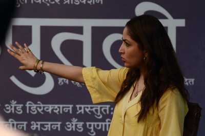 Yami Gautam starts shooting for Aniruddha Roy Chowdhury's Lost in Kolkata