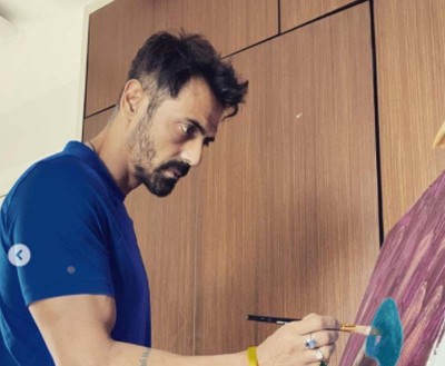 COVID-19 positive Arjun Rampal tries painting as he self-isolates, shares images on Instagram