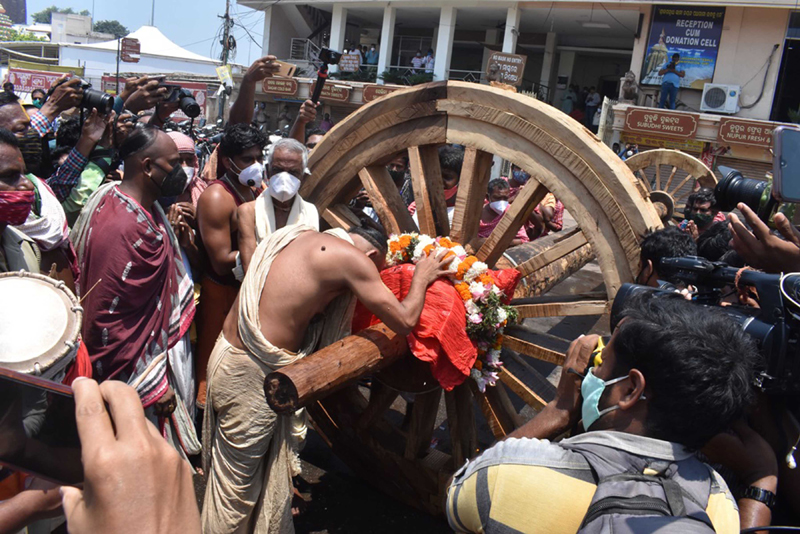 Carpenters fixe axle of three chariots of Lor Jagannath's chariot