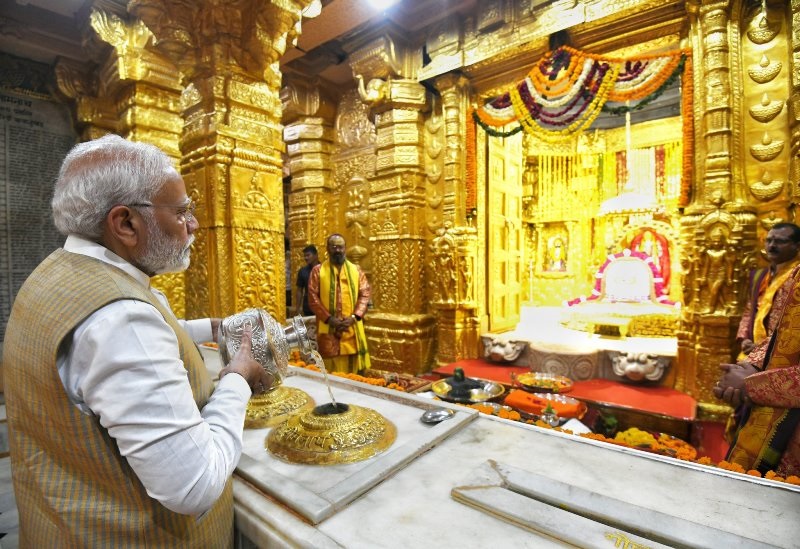 PM Modi praying at Somnath Temple in poll-bound Gujarat