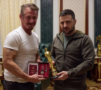 Hollywood star Sean Penn lends Oscar to Zelensky