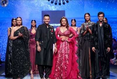 Nachiket’s contemporary festive wear dazzles Lakme Fashion Week ramp