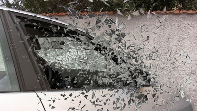 US: Car drives through Apple store in Hingham city, 1 dies