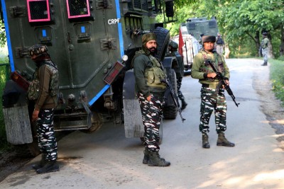 Jammu and Kashmir: Pakistani, a local militant of LeT trapped in Kulgam encounter