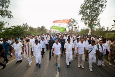 Rahul Gandhi promises to scrap GST on handlooms if Congress comes to power at Centre