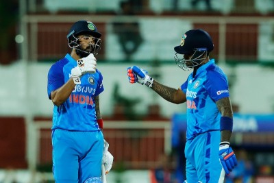 India chase down 107 against South Africa with ease, take 1-0 lead