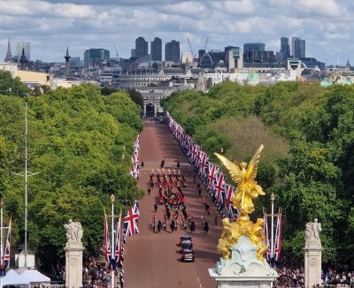 After 25 yrs of Diana's death, William & Harry walk together once again behind Queen Elizabeth's coffin