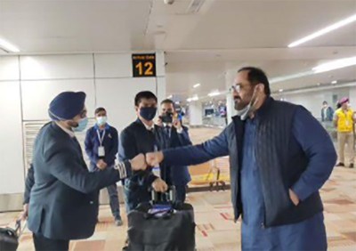 Flight carrying around 200 Indian citizens stranded in Ukraine arrives in Delhi,  Rajeev Chandrasekhar receives them