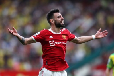 Manchester United star Bruno Fernandes unhurt after his car involves in crash: Reports