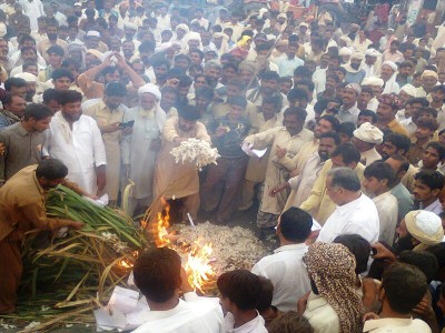 Pakistan: Farmers' group demonstrates against PTI govt over high fertiliser prices, power tariff