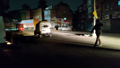 JK: Cop, civilian injured in hand grenade attack by militants in Srinagar