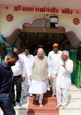 Amit Shah visits 'Baba Ramdev Peer' temple in Gandhinagar