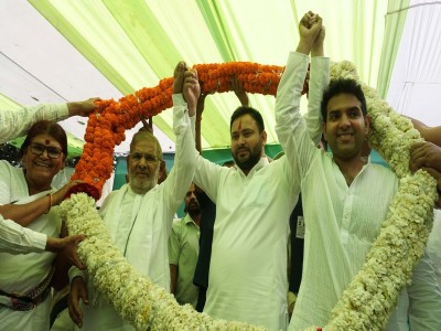 Sharad Yadav's LJD merges into RJD