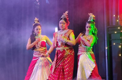 Dona Ganguly performs on Tagore's Mayar Khela on Azadi Ka Amrit Mahotsav in London