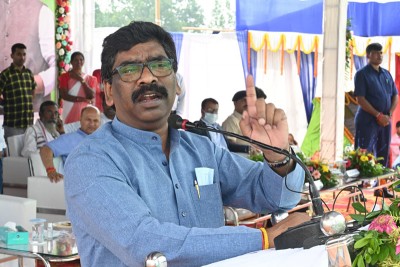 Jharkhand: MLAs reach with bags at CM Hemant Soren's house, leave in buses as political crisis deepens