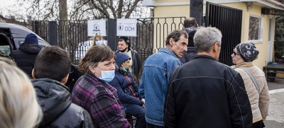 Ukraine: Hundreds more reach safety after fleeing besieged Mariupol