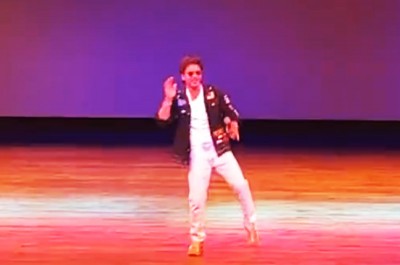 Shah Rukh Khan grooves to Chaiyaa Chaiyaa at his 57th birthday event