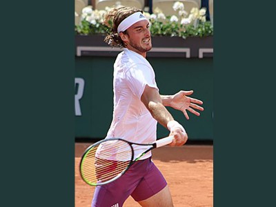 Australian Open: Tsitsipas reaches semis