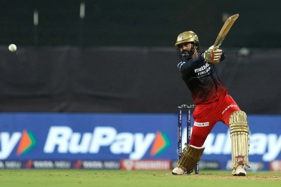 Dinesh Karthik is Harbhajan Singh's choice for Team India wicketkeeper-batsman in upcoming World Cup