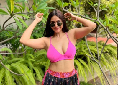 I need to gather courage to post bikini picture: Mrunal Thakur