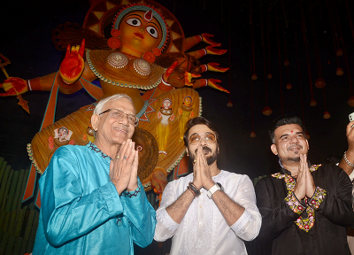 Prosenjit Chatterjee offers Maha Ashtami Anjali in Kolkata