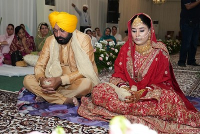 Bhagwant Mann ties nuptial knot with Haryana doctor Gurpreet Kaur, Arvind Kejriwal attends marriage ceremony