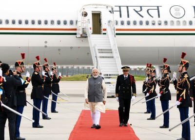 PM Modi arrives in Paris