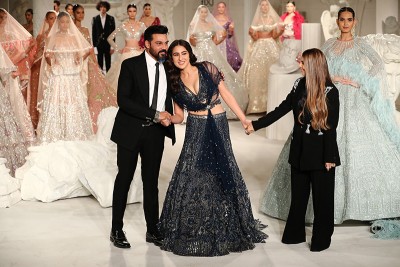 Sara Ali Khan dazzles FDCI India Couture Week 2022 ramp