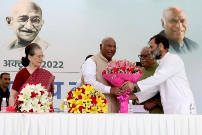 Mallikarjun Kharge forms Congress steering committee comprising Gandhis, Manmohan Singh