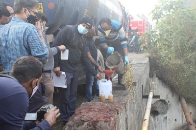 Officials clearing the site of chemical leak from tanker in Gujarat's Surat