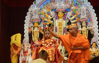 Thousands watch Kumari Puja on Maha Ashtami in West Bengal