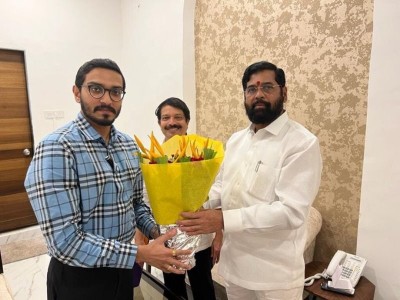 Maharashtra: Uddhav Thackeray's nephew meets Eknath Shinde, offers support