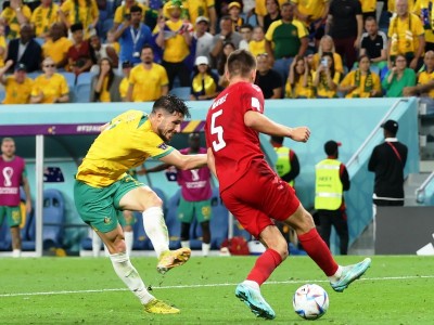 Leckie sends Australia into World Cup last 16