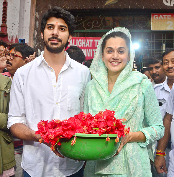 Taapsee Pannu, Pavail Gulati offer prayers in Kolkata's Kalighat temple