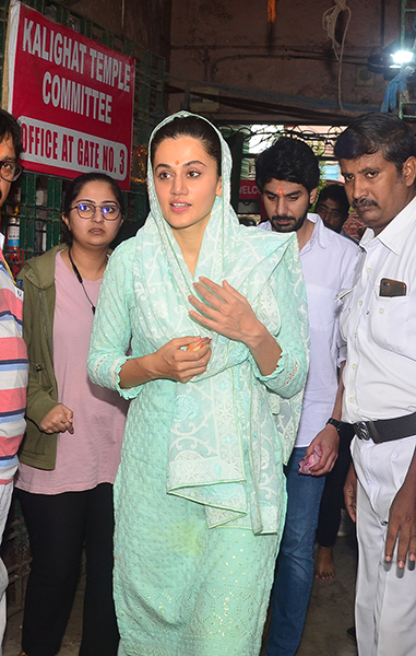 Taapsee Pannu, Pavail Gulati offer prayers in Kolkata's Kalighat temple