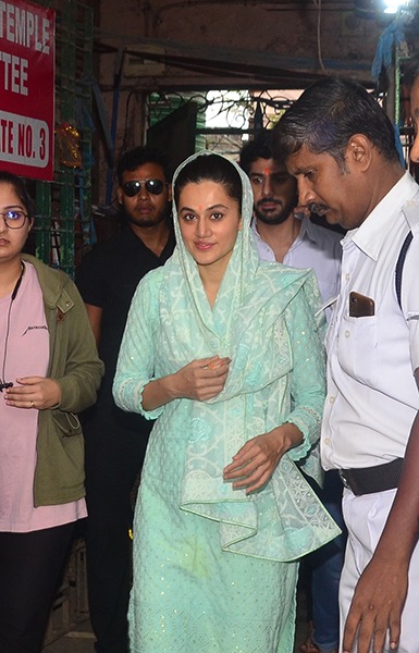 Taapsee Pannu, Pavail Gulati offer prayers in Kolkata's Kalighat temple