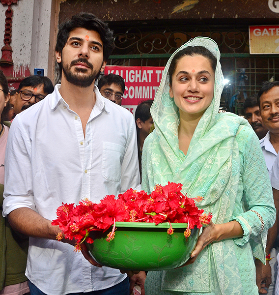 Taapsee Pannu, Pavail Gulati offer prayers in Kolkata's Kalighat temple