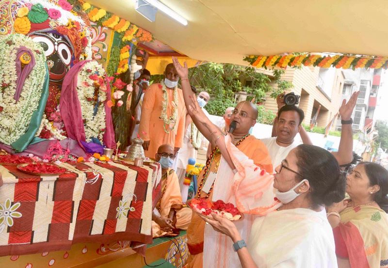 Mamata Banerjee attends Ratha Yatra celebrations at Kolkata's Iskcon Temple