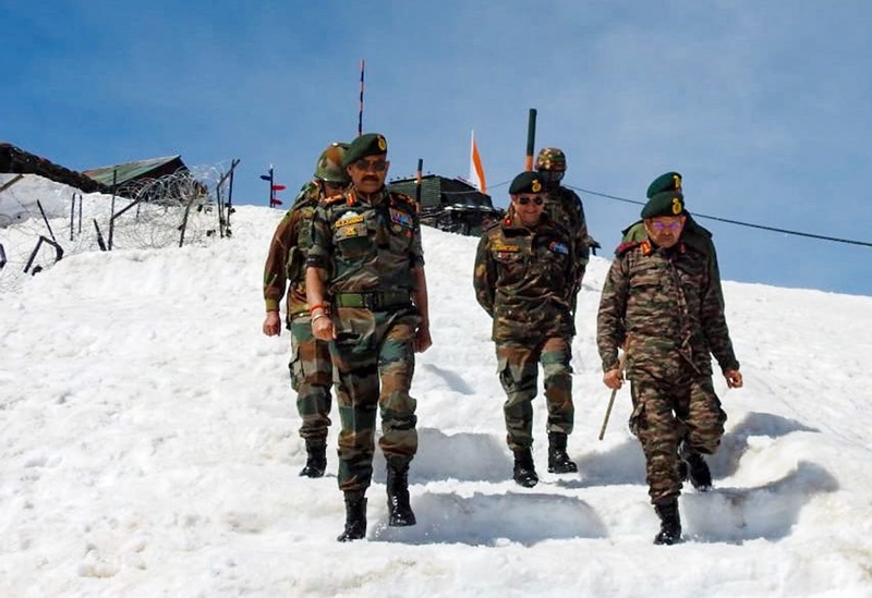 Senior Indian Army officials review security situation in LoC in Kashmir