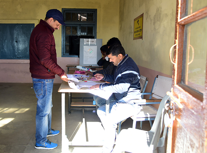 Himachal Pradesh: Voters vote to elect new Assembly