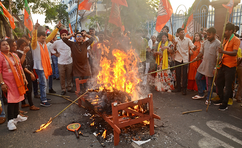 BJP protests against Mamata govt, Kolkata Mayor Firhad Hakim over Dengue