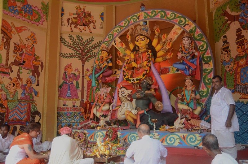 Priest performs Durga Puja ritual on Maha Navami in Kolkata