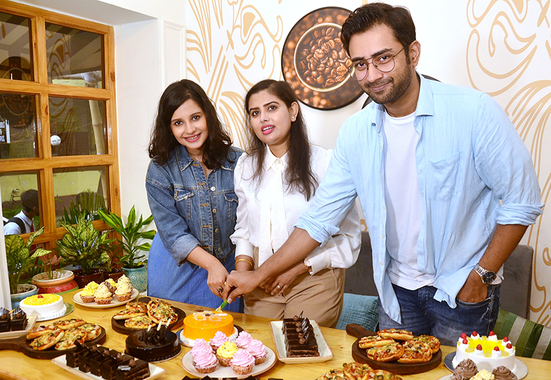 Rahul Dev Bose, Angana Roy at The Irish Brewery in Kolkata